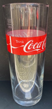 309072-2 € 4,50 coca cola glas rood witte rand D7,5 h 19 cm.jpeg